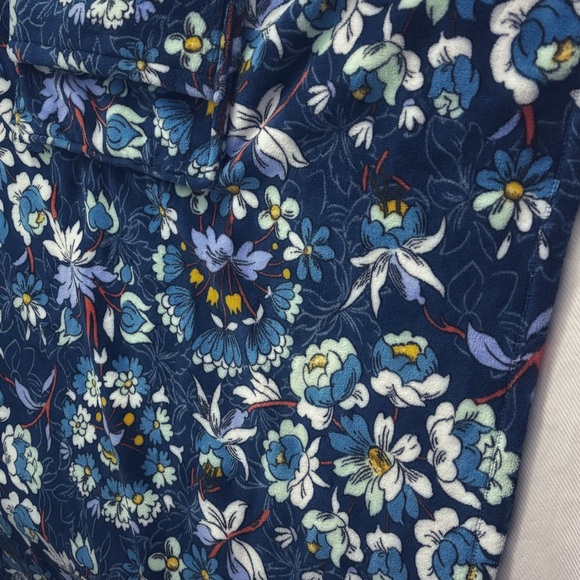 Vera Bradley Blue and White Floral Plush Fabric
Travel Blanket - Picture 3 of 5